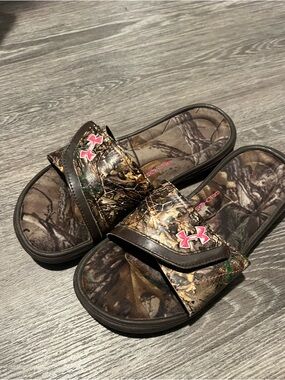 Under Armour Realtree Camo Slides with Pink Logo